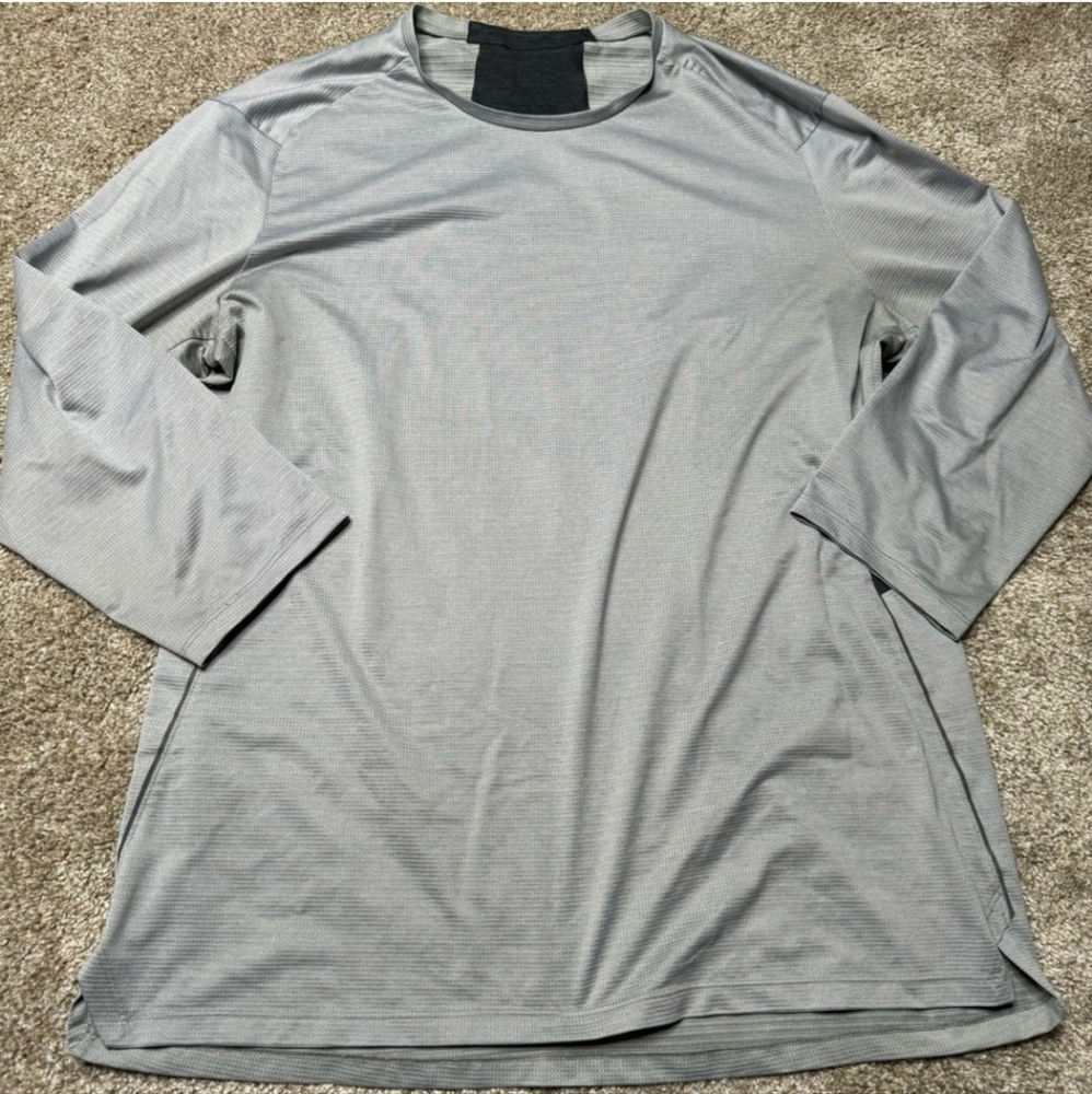 Lululemon running shirt